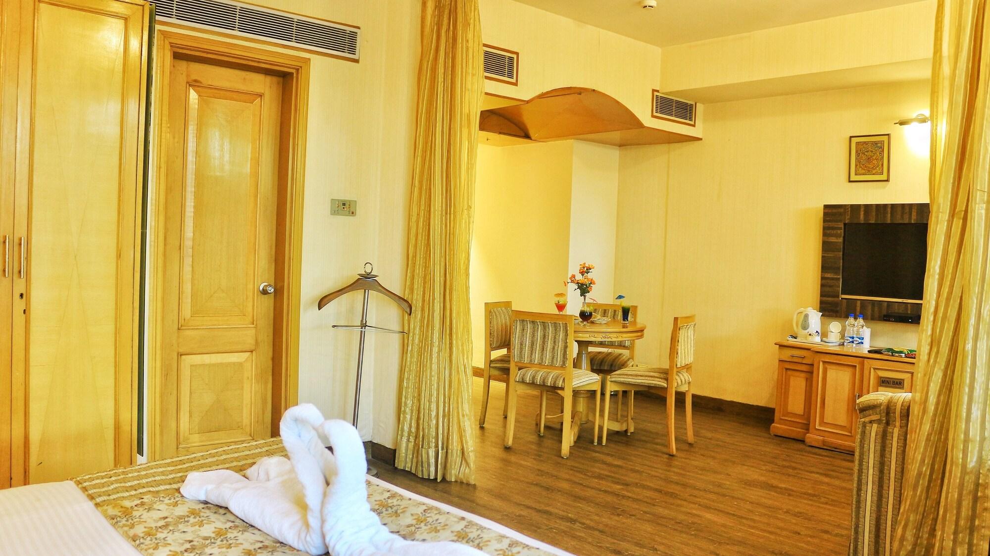 Dee Marks Airport & Hotel 4*