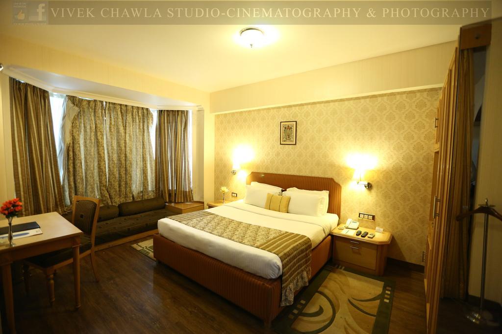 Dee Marks Airport & 4* New Delhi