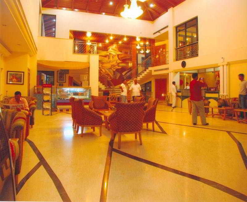 Dee Marks Airport & Hotel
