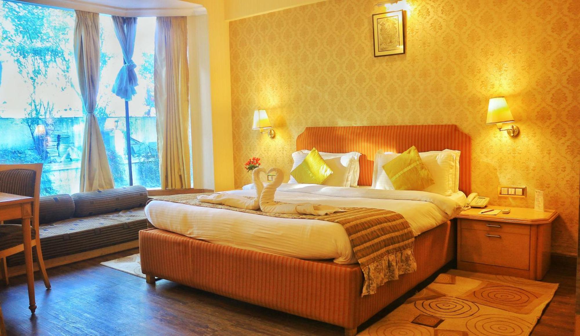 Hotel Dee Marks Airport & 4*