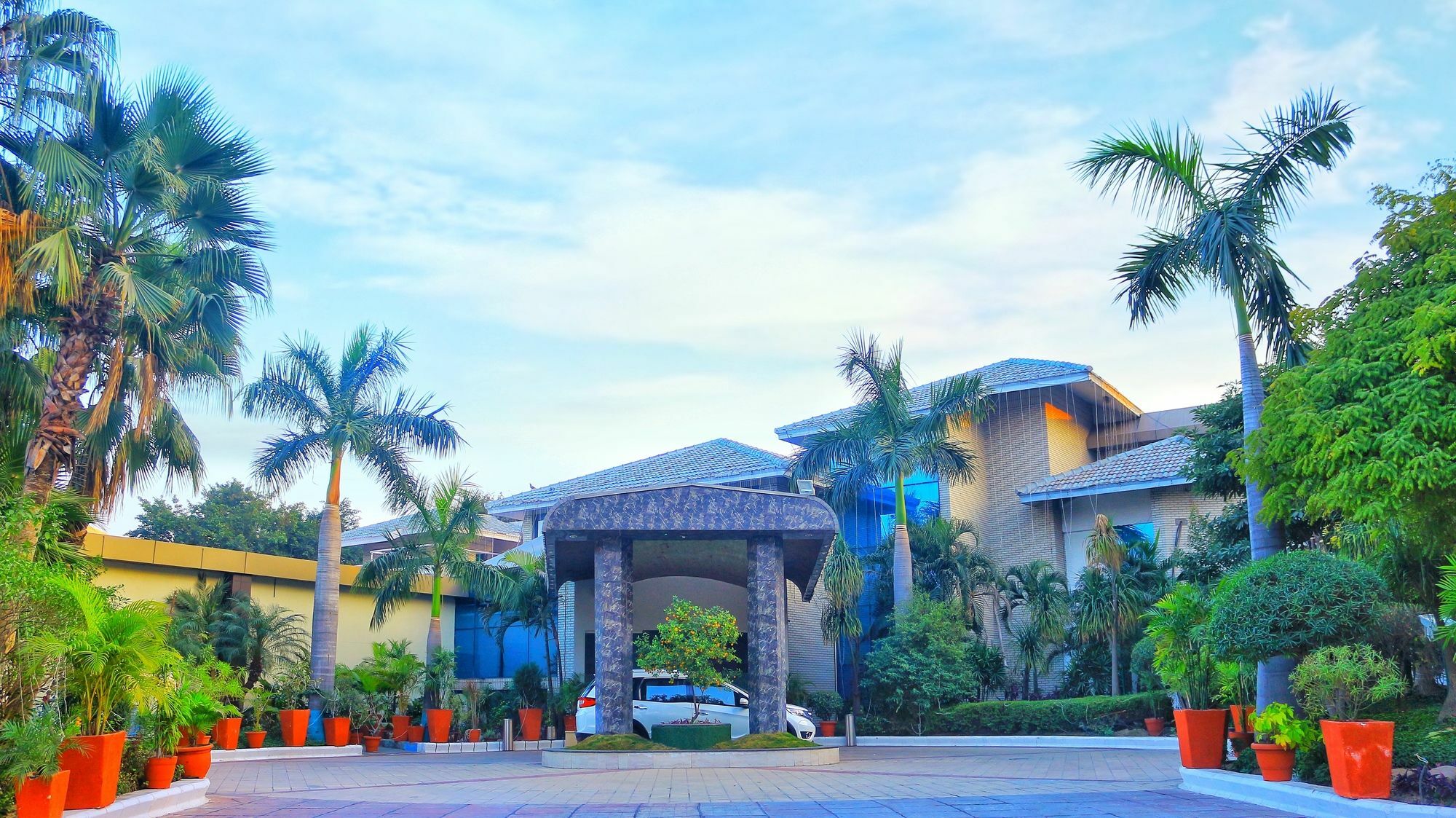 Hotel Dee Marks Airport & 4*