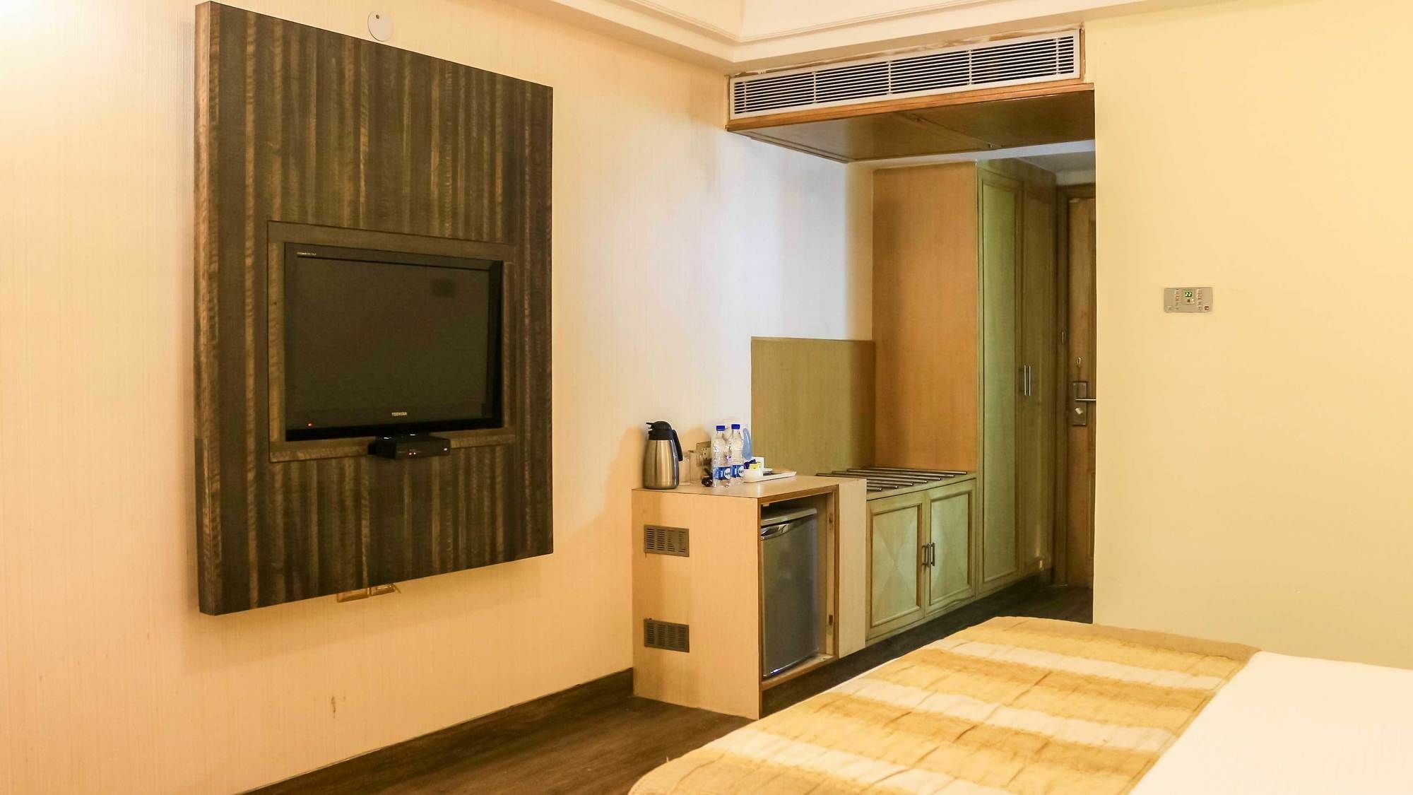 Hotel Dee Marks Airport & 4*