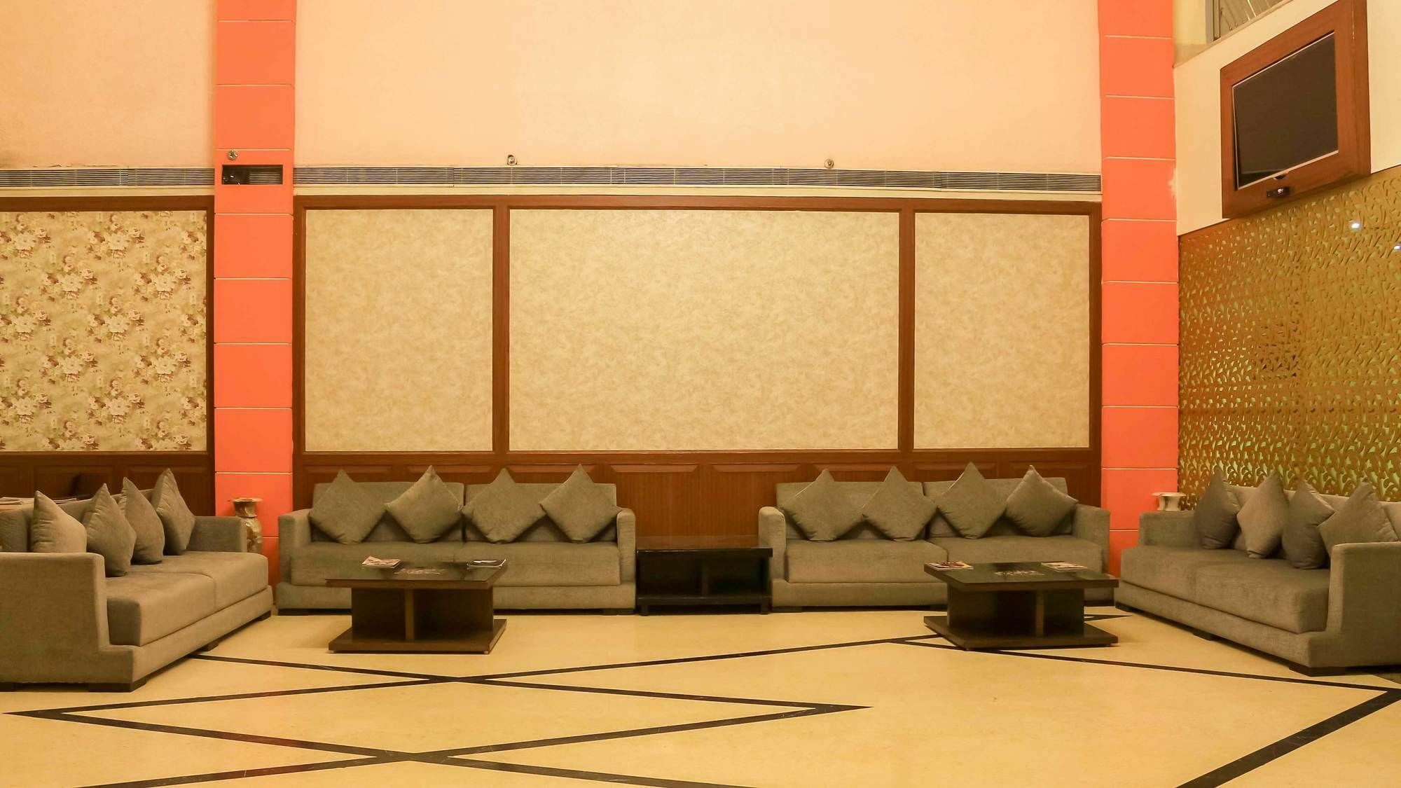 Dee Marks Airport & Hotel 4*