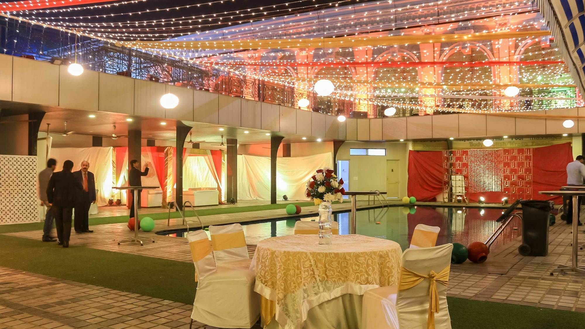 Dee Marks Airport & 4* New Delhi