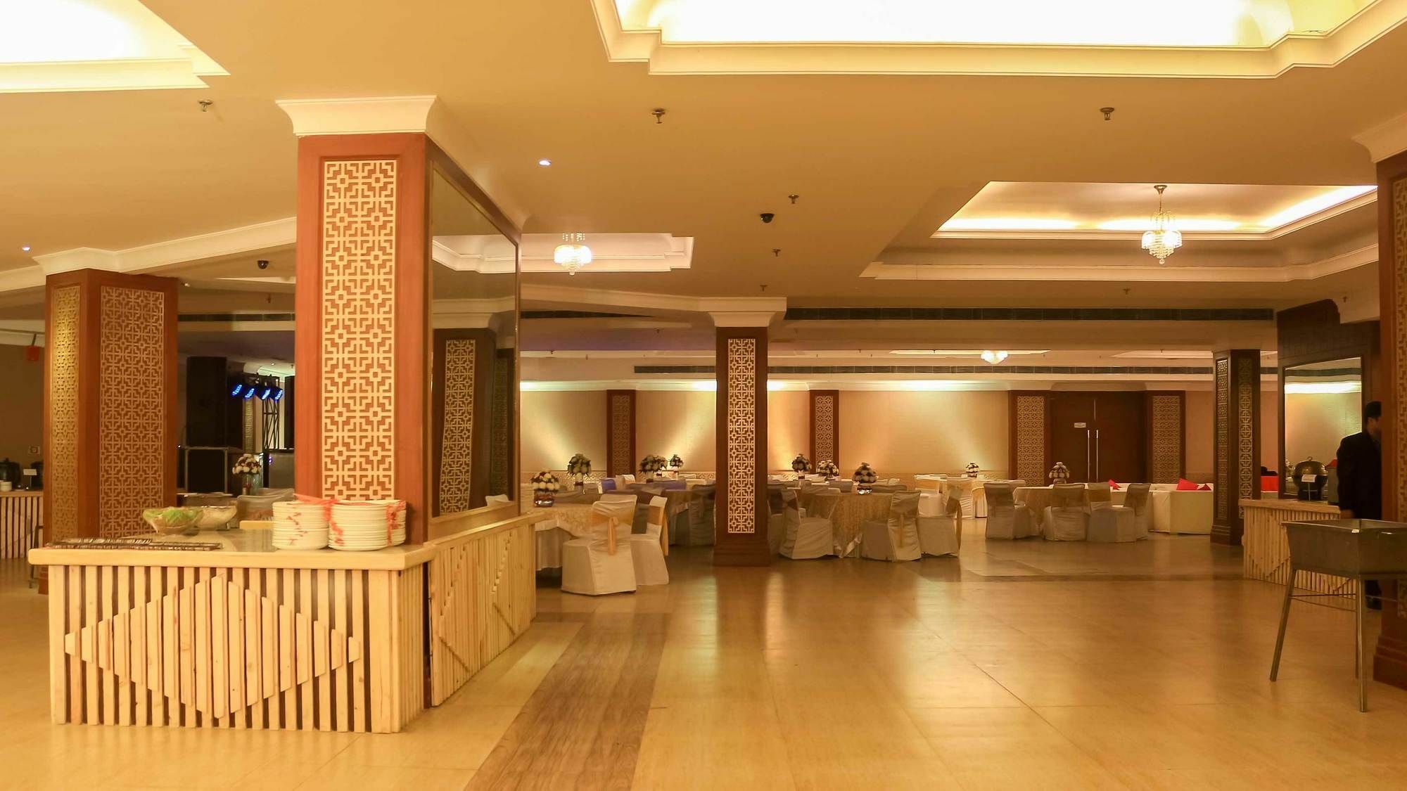 Hotel Dee Marks Airport & 4*